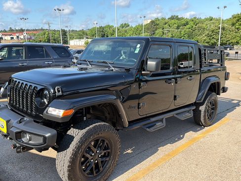 Used 2022 Jeep Gladiator Sport AWD/4WD image 4