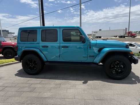 Used 2020 Jeep Wrangler Unlimited Sahara AWD/4WD image 3