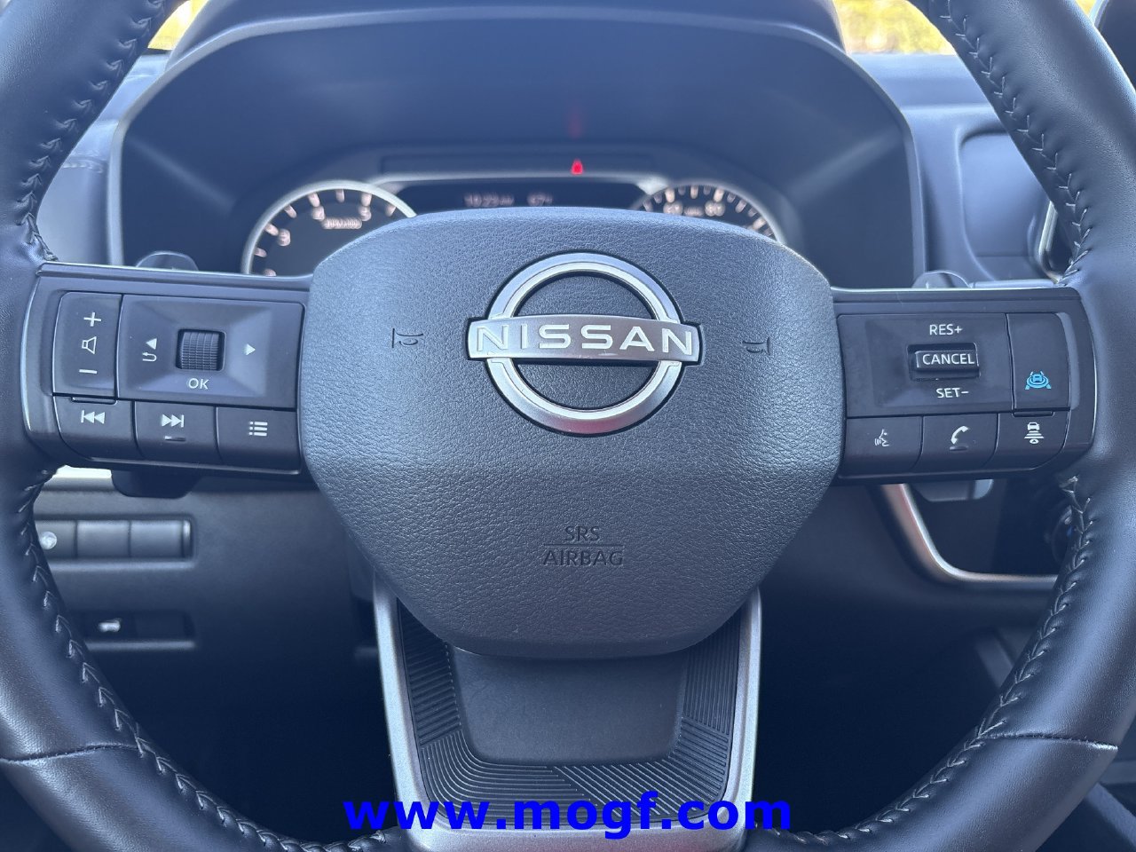 Used 2025 Nissan Rogue SV AWD/4WD image 10