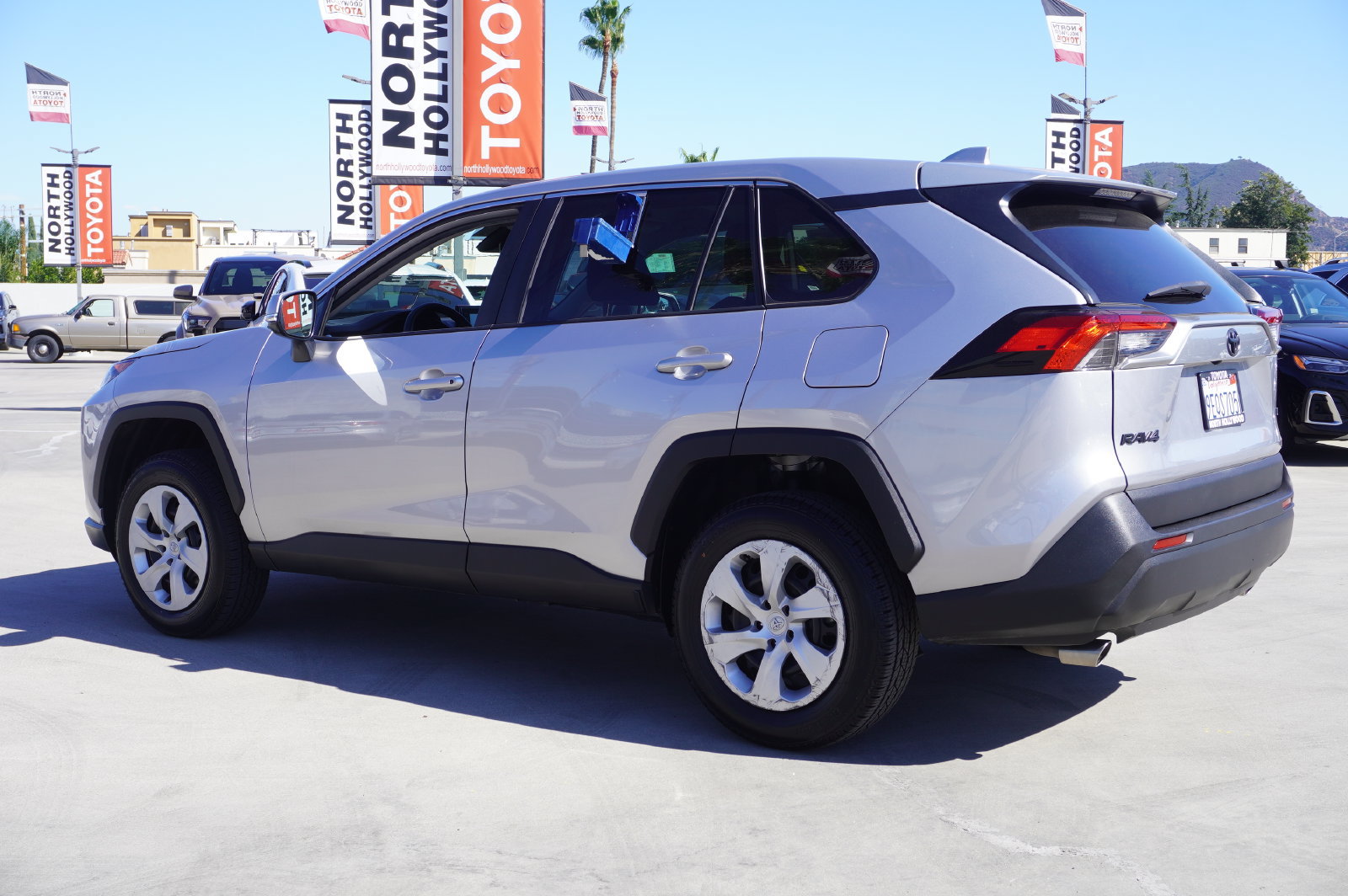 Certified 2022 Toyota RAV4 LE FWD image 5