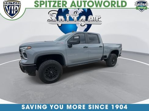 Used 2025 Chevrolet Silverado 2500 ZR2 w/ Technology Package AWD/4WD image 4