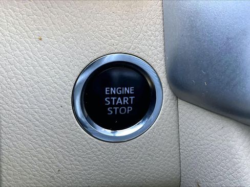 Used 2017 Toyota Highlander XLE image 34