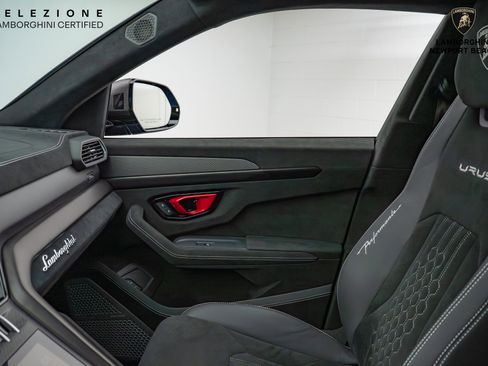 Used 2024 Lamborghini Urus Performante image 39