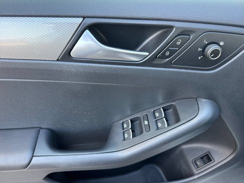 Used 2015 Volkswagen Jetta SE FWD image 11