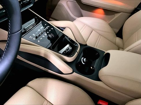 Used 2024 Porsche Cayenne image 16