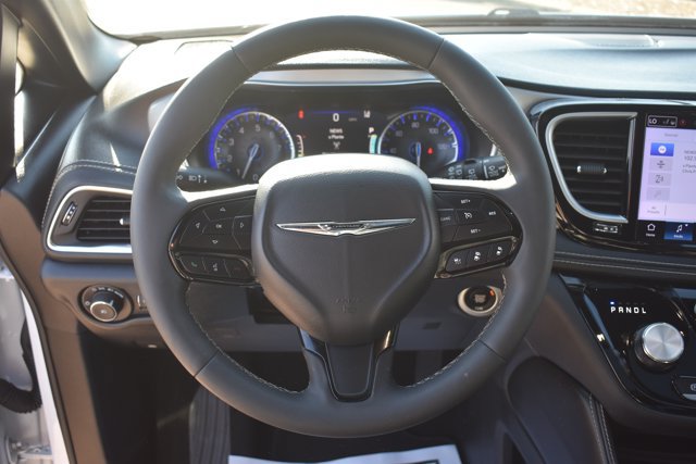 Used 2025 Chrysler Pacifica Limited FWD image 22