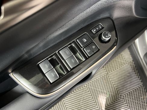 Used 2024 Toyota Crown XLE AWD/4WD image 15