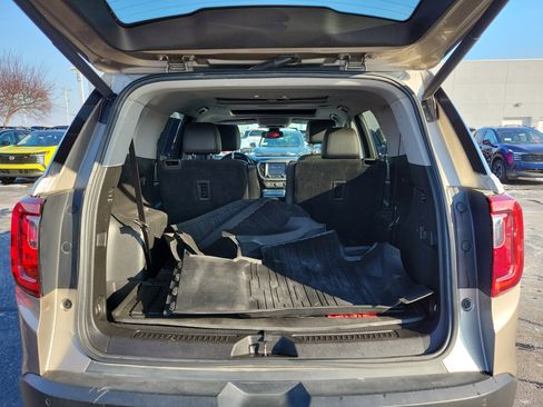 Used 2022 GMC Acadia AT4 w/ Technology Package image 8