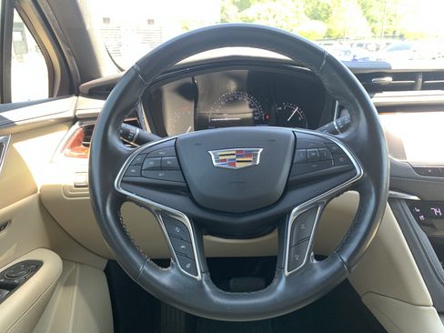 Used 2019 Cadillac XT5 Premium Luxury image 17