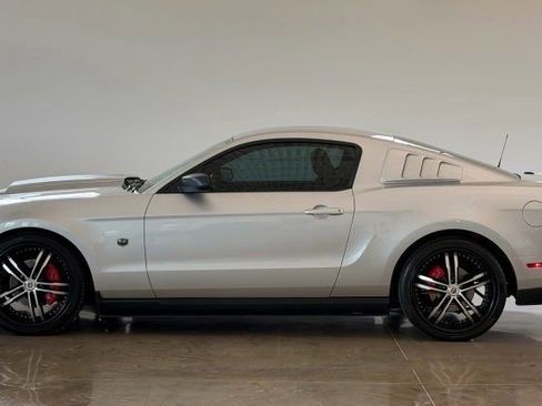 Used 2012 Ford Mustang Premium RWD image 4