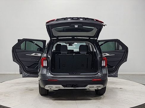 New 2026 Ford Explorer Active RWD image 14