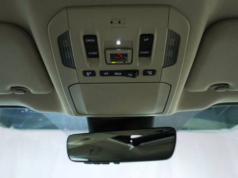 Used 2023 Toyota Highlander XLE image 22