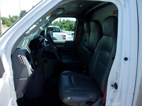 Used 2014 Ford E-350 and Econoline 350 Super Duty image 11