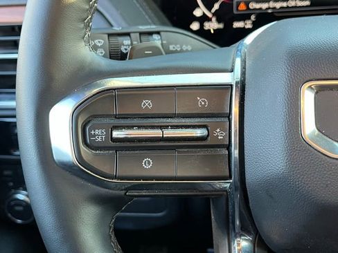 Used 2025 GMC Yukon Denali image 25