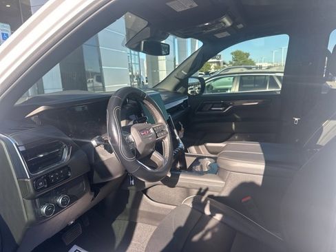 Used 2025 GMC Yukon XL Elevation image 5