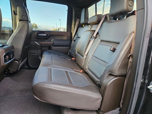 Used 2022 GMC Sierra 2500 Denali w/ Denali Black Diamond Edition image 32