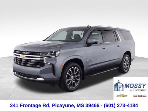 Used 2021 Chevrolet Suburban LT w/ LT Signature Package image 1