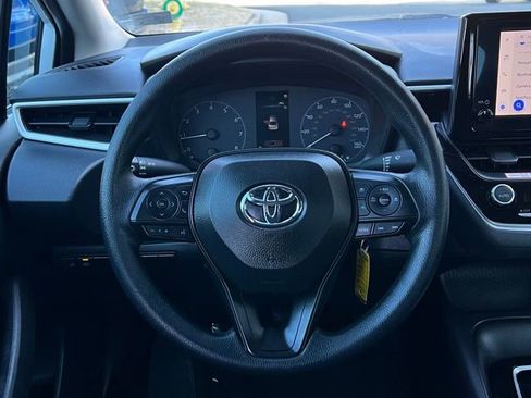 Used 2025 Toyota Corolla LE image 19