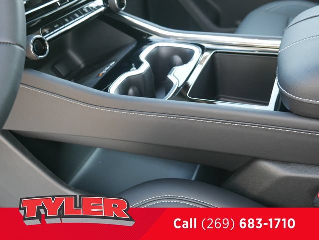 New 2027 Chevrolet Traverse LT w/ Driver Confidence Package AWD/4WD image 37