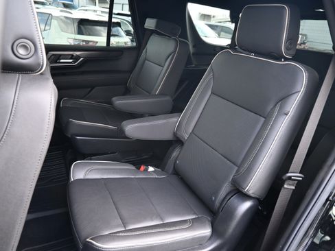 Used 2025 GMC Yukon Elevation w/ LPO, Floor Liner Package image 11