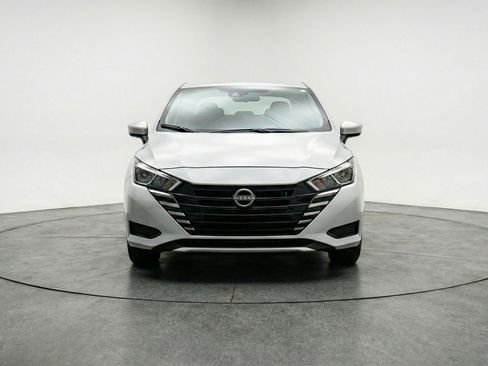 Used 2025 Nissan Versa SV image 2