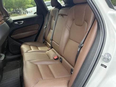 Used 2023 Volvo XC60 B5 Plus w/ Climate Package FWD image 4