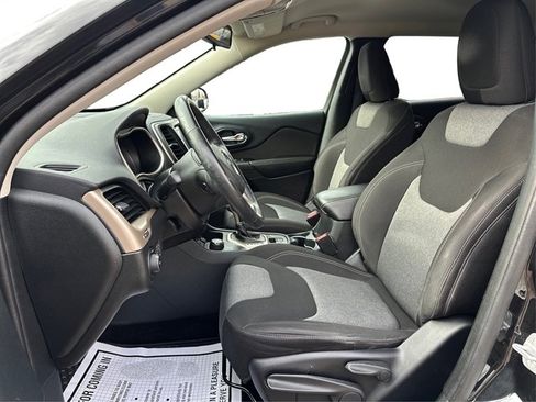 Used 2014 Jeep Cherokee Latitude w/ Cold Weather Group image 10