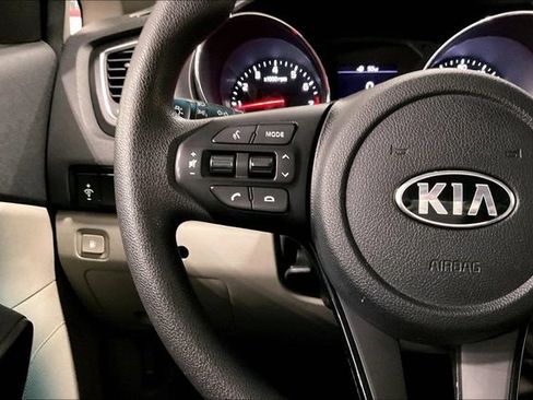 Used 2019 Kia Sedona LX FWD image 18