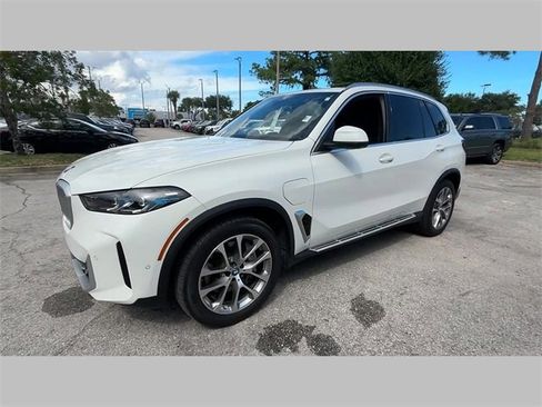 Used 2025 BMW X5 xDrive50e image 36