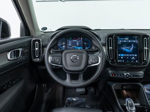 Used 2023 Volvo XC40 B5 Ultimate w/ Climate Package image 17