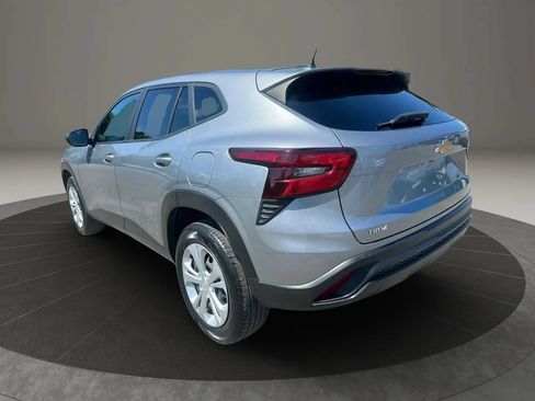 Used 2025 Chevrolet Trax LS FWD image 7
