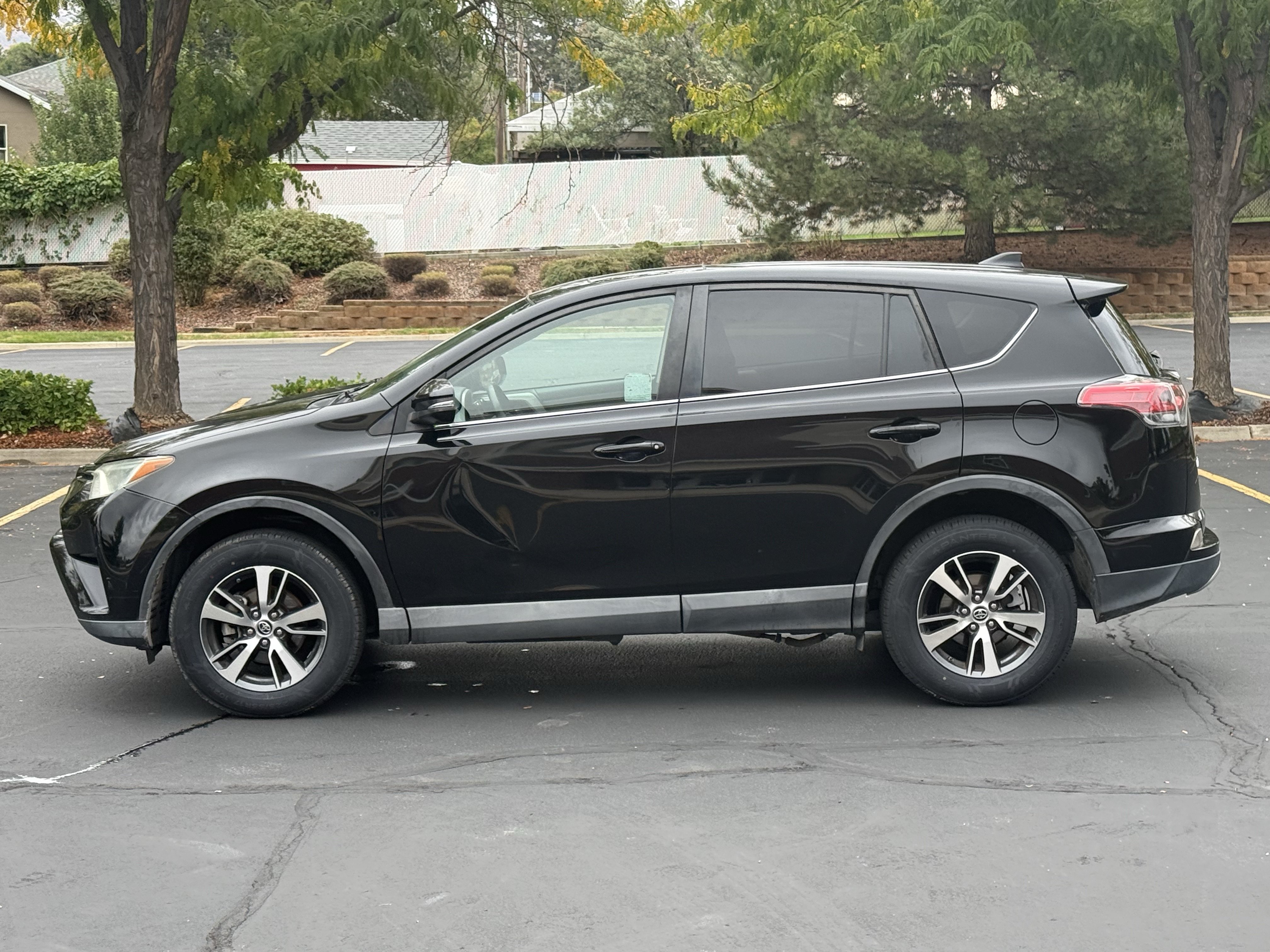 Used 2018 Toyota RAV4 XLE w/ Carpet Mat Package FWD image 7
