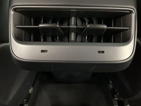 Used 2024 Tesla Model Y Long Range image 40