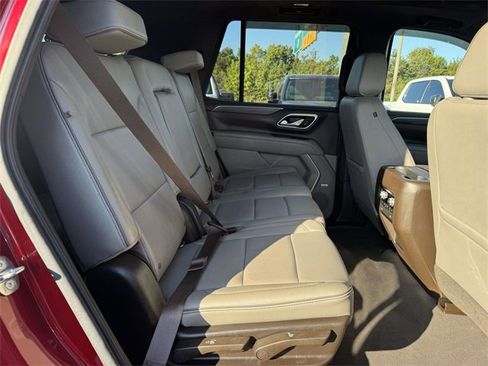 Used 2021 GMC Yukon SLT w/ SLT Premium Package image 9