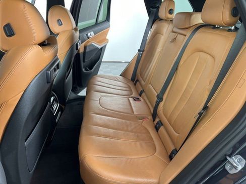 Used 2021 BMW X5 xDrive40i w/ Parking Assistance Package image 38