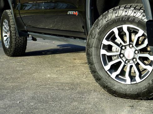 Used 2020 GMC Sierra 1500 AT4 w/ AT4 Premium Package image 4