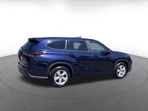 Used 2025 Toyota Highlander LE FWD image 15