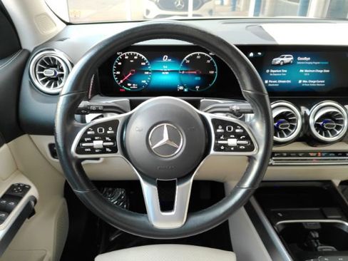 Used 2022 Mercedes-Benz EQB 300 4MATIC image 31