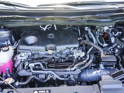 Used 2025 Toyota Sienna LE FWD image 28
