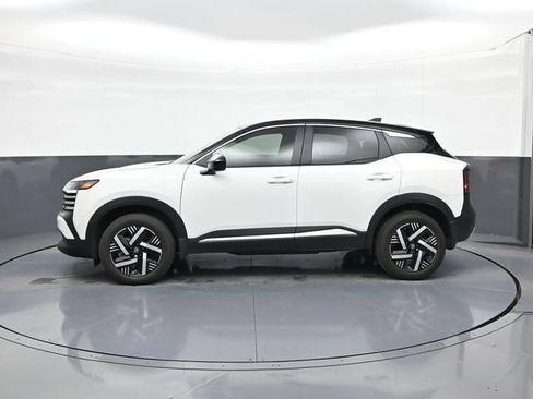 Used 2025 Nissan Kicks SV FWD image 4
