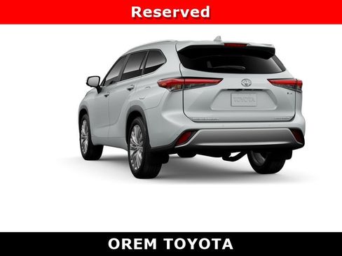 New 2026 Toyota Highlander Platinum image 7