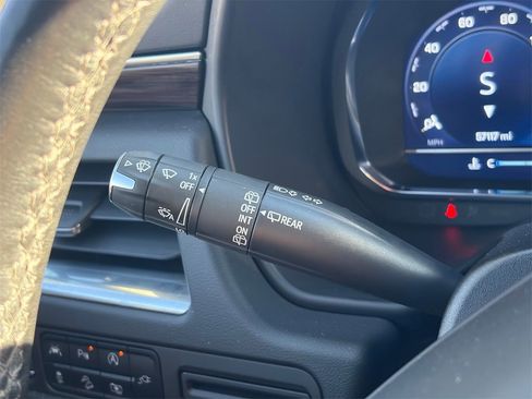 Used 2022 Chevrolet Tahoe Z71 w/ Z71 Off-Road Package image 15