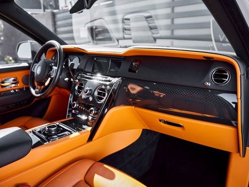 Used 2024 Rolls-Royce Cullinan Black Badge image 47