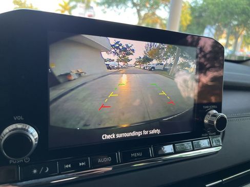 Used 2024 Mitsubishi Outlander ES image 10