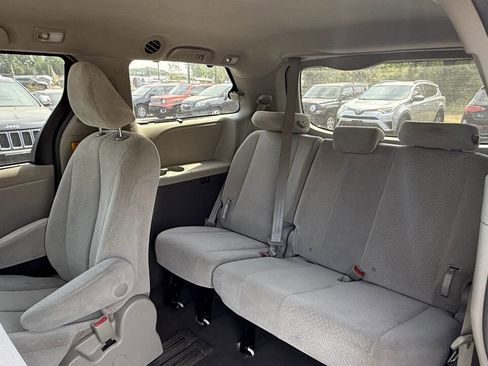 Used 2011 Toyota Sienna LE FWD image 13