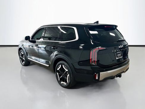 Used 2024 Kia Telluride EX w/ EX Captain's Chair Package image 5