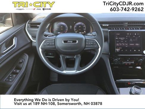 New 2025 Jeep Grand Cherokee Altitude image 19