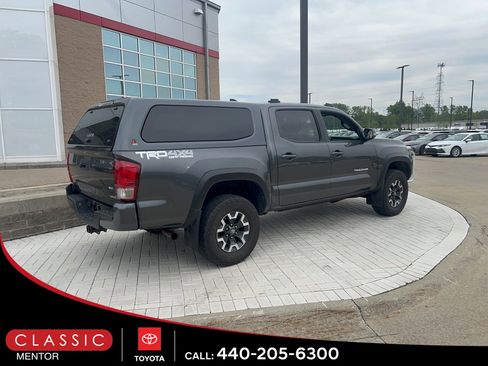 Used 2017 Toyota Tacoma TRD Off-Road AWD/4WD image 2