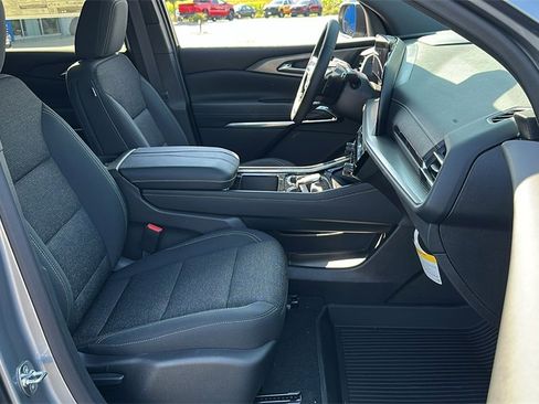 New 2025 Chevrolet Traverse LT w/ LPO, Floor Liner Package image 30