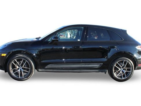 Used 2023 Porsche Macan Turbo image 8